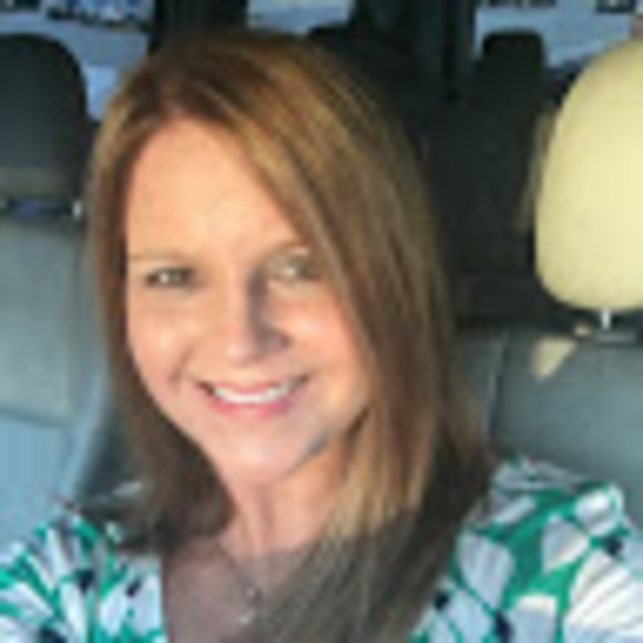 Meet your Posher, Jennifer - Picture 1 of 1